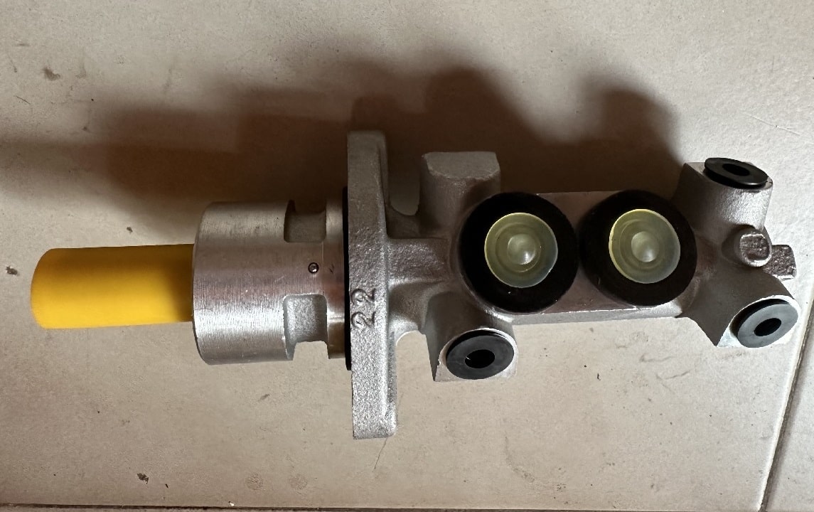 Suzuki Swift főfékhenger 1996-2003 Bosch rendszerű fékhez - Nem Abs-es típusokhoz (51100-80E20)