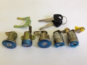 Suzuki Swift zár garnitúra 1997-2003-ig (37105-KULCS)